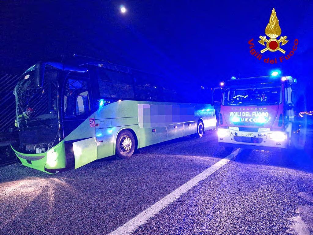 Notizie Costiera Amalfitana Modena Pullman Flixbus Convolto In Un