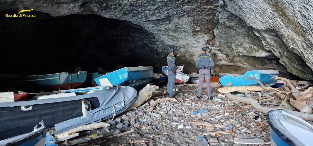 Notizie Costiera Amalfitana Ponza La Grotta Dei Morti Trasformata