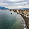 A Castellammare di Stabia torna balneabile il mare nel tratto di spiaggia della Villa Comunale dopo 51 anni