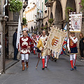 A Cava de’ Tirreni entrano nel vivo le celebrazioni per i 50 anni degli Sbandieratori Cavensi /GLI EVENTI