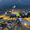 A Positano fervono i preparativi per la festa dell'Assunta, anche quest'anno Fabio e Antonino ripuliscono la Cupola