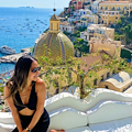 A Positano le vacanze agostane di Jamie Chung, attrice di Dragon Ball e Gotham