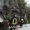 Abitazione a fuoco a Praiano: le fiamme danneggiano cavi Enel [FOTO]