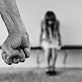 Aiutare donne e figli vittime di violenza: la Regione Campania stanzia oltre 2,5 milioni di euro / COME FARE DOMANDA