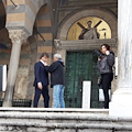 Alberto Angela ad Amalfi: riprese di “Meraviglie” nel chiostro del Duomo [FOTO]