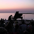 All'Arena del Fuenti la magia del concerto all'alba del pianista Remo Anzovino 