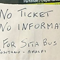 Alla stazione di Sant'Agnello la “faida” tra Eav e Sita: «Niente informazioni e biglietti per pullman Positano-Amalfi»