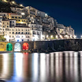 Amalfi, le arcate di Marina Grande illuminate col tricolore in segno di speranza