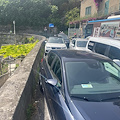 Auto in divieto di sosta lungo la SS163, traffico bloccato da Castiglione a Maiori /FOTO