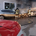 Auto in fiamme a Cava de' Tirreni, danni anche ad alcuni locali 