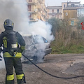 Auto in fiamme a Pontecagnano: distrutta una Range Rover