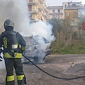 Auto in fiamme a Pontecagnano: intervengono i vigili del fuoco