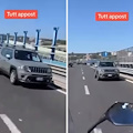 Auto in retromarcia sulla tangenziale di Napoli, il video è virale su TikTok