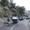 Auto si ribalta sull'Amalfitana, paura a Vietri [FOTO]