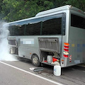 Autobus in fiamme a Ravello, provvidenziale l'intervento dei carabinieri 