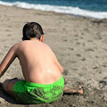 Bambini in spiaggia, attenzione a non lasciarli da soli