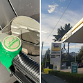 Benzina, iniziano ribassi dei listini dei carburanti. Codacons: «Monitoriamo l’andamento dei prezzi»