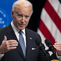 Biden: «Vaccini per tutti gli americani entro maggio»