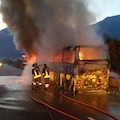 Bus prende fuoco sul raccordo Salerno–Avellino, paura per 30 musicisti. Suonarono a Minori per Santa Trofimena