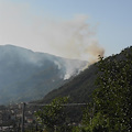 Capitignano: torna a bruciare il colle del cimitero di Tramonti. Canadair in azione /FOTO