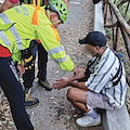 Capri, turista in difficoltà alla scogliera "Lo funno" / FOTO 