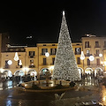 Cava de’ Tirreni, si accende l'albero di Natale più alto della Provincia