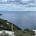 Chiazza di carburante sulle acque di Positano, la denuncia di un residente /foto