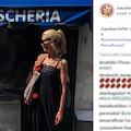 Claudia Schiffer ad Amalfi: la supermodella non passa inosservata 