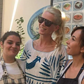 Compleanno nel mare della Costa Amalfi per Claudia Schiffer [FOTO]