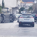 Corbara: auto si ribalta in centro, paura per due persone [FOTO]