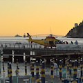 Costa d'Amalfi: infortunio in mare per una turista francese, in eliambulanza al Ruggi