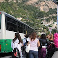 Costiera: pullman SITA pieni di turisti, disagi per studenti. Sindaci Maiori e Minori scrivono a Regione