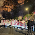 Da Minori a Maiori per dire no alla Galleria: ieri il flash mob di protesta dei cittadini 