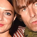 Dopo la proposta di matrimonio in Costa d’Amalfi Liam Gallagher convola a nozze con Debbie, lo rivela “The Sun”