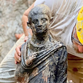 Eccezionale scoperta in Toscana, dalle acque di San Casciano dei Bagni emergono 24 statue di bronzo 