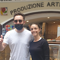 Ed Westwick torna in Costiera: per l'attore di Gossip Girl pausa golosa alla gelateria Porto Salvo [FOTO]