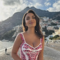 Elettra Lamborghini si rilassa a Positano: «Buongiorno dal paradiso» / FOTO 