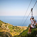 “Emozioni Sospese”, la rivista di Ferrovie dello Stato esalta la Zipline che sorvola dall’alto Furore e Conca dei Marini