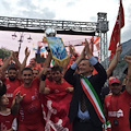 Equipaggio Pisa fa festa ad Atrani ma per promozione squadra calcio in Serie B /VIDEO