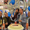 Festa a sorpresa per Stefano Carro che festeggia con gli amici i suoi primi 40 anni /Foto