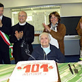 Festeggiati i 101 anni di nonna Sidra