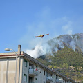 Fiamme senza fine, Costiera Amalfitana in ginocchio. Nuova notte di fuoco [FOTO - VIDEO]