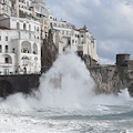 Forti venti e mare agitato in Costiera Amalfitana, allerta meteo gialla prorogata fino a 3 gennaio