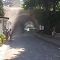 Giornata da dimenticare a Ravello: rifacimento manto d’asfalto, nube di polveri bituminose invade il centro storico [FOTO]