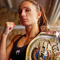 Gloria Peritore, la campionessa di kickboxing in visita a Salerno /foto