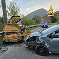 Grave incidente a Bracigliano: violento scontro tra due auto, conducente estratto dalle lamiere in codice rosso