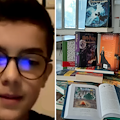 Illustra "Harry Potter" e dona libri vinti alla biblioteca di Cava, il bel gesto del piccolo Simone 