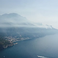 Incendio a Capo d'Orso: fiamme minacciano struttura ricettiva, viabilità in tilt /FOTO