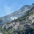 Incendio a Conca dei Marini, fiamme non troppo distanti dalle abitazioni