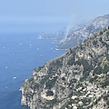 Incendio a Sant'Agnello, colonna di fumo avvistata da Positano 